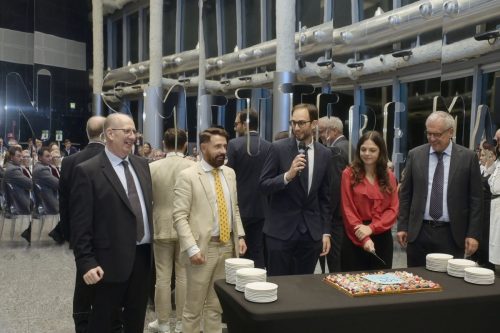 Cena Palazzo Lombardia_taglio torta con vincitori premio